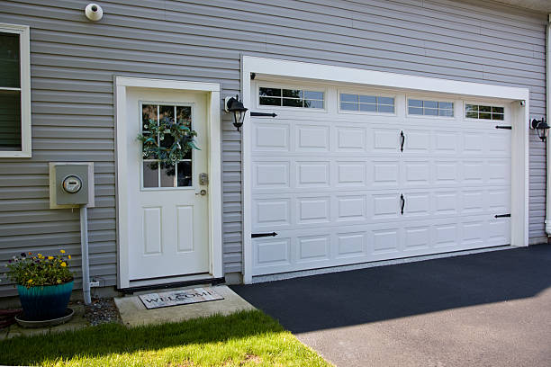 24/7 Emergency Garage Door experts in North Prairie, WI